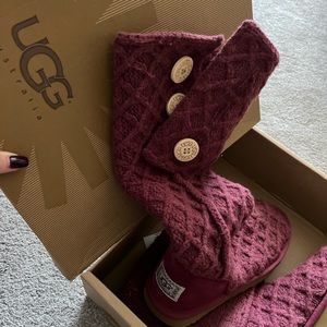 BRAND NEW NEVER WORN UGGS 🤍 Burgundy lattice style, fold over Uggs.